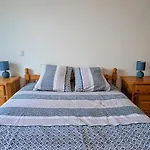 Bel Appartement, Jardin Et Terrasse , A 800 Metres Du Port De