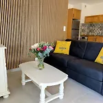 Bel Appartement, Jardin Et Terrasse , A 800 Metres Du Port De *