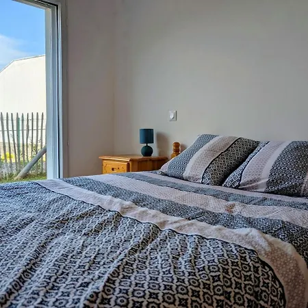 Bel Appartement, Jardin Et Terrasse , A 800 Metres Du Port De *