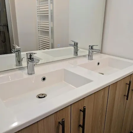 Bel Appartement, Jardin Et Terrasse , A 800 Metres Du Port De Lägenhet *