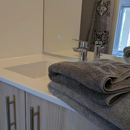 Bel Appartement, Jardin Et Terrasse , A 800 Metres Du Port De Pornic