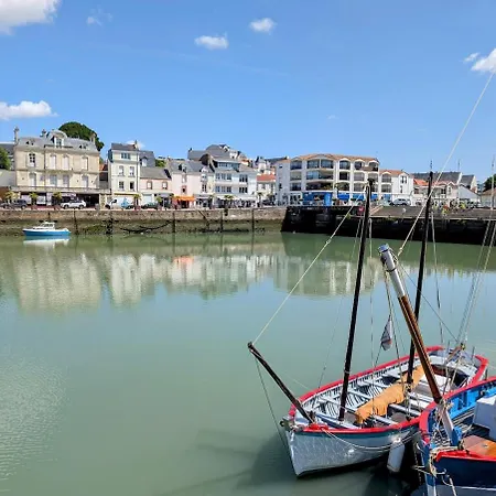 Lägenhet Bel Appartement, Jardin Et Terrasse , A 800 Metres Du Port De
