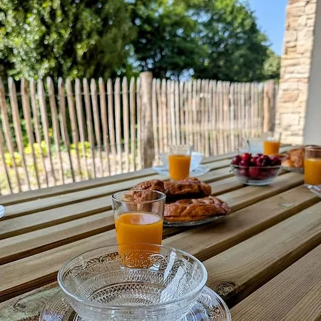 Bel Appartement, Jardin Et Terrasse , A 800 Metres Du Port De * Pornic