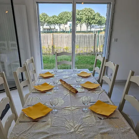 Lägenhet Bel Appartement, Jardin Et Terrasse , A 800 Metres Du Port De