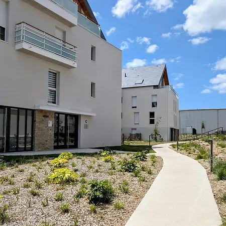 Bel Appartement, Jardin Et Terrasse , A 800 Metres Du Port De Pornic