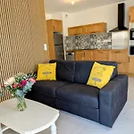 Bel Appartement, Jardin Et Terrasse , A 800 Metres Du Port De 아파트 포르닉