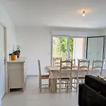 Bel Appartement, Jardin Et Terrasse , A 800 Metres Du Port De 아파트 포르닉