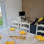 Bel Appartement, Jardin Et Terrasse , A 800 Metres Du Port De 포르닉