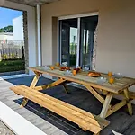 Bel Appartement, Jardin Et Terrasse , A 800 Metres Du Port De