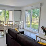 Bel Appartement, Jardin Et Terrasse , A 800 Metres Du Port De *