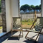 Bel Appartement, Jardin Et Terrasse , A 800 Metres Du Port De 아파트