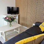 Bel Appartement, Jardin Et Terrasse , A 800 Metres Du Port De 아파트 *