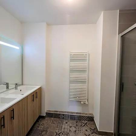 Bel Appartement, Jardin Et Terrasse , à 800 Mètres Du Port De Appartamento