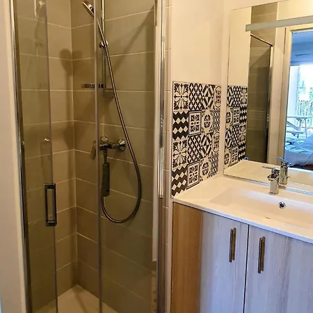 Bel Appartement, Jardin Et Terrasse , A 800 Metres Du Port De Apartmán *