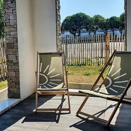 Bel Appartement, Jardin Et Terrasse , A 800 Metres Du Port De Apartment