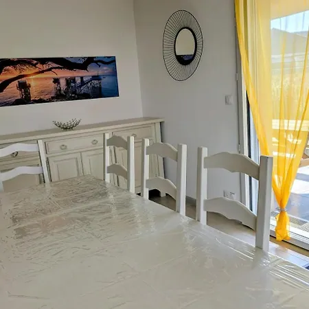 Bel Appartement, Jardin Et Terrasse , A 800 Metres Du Port De