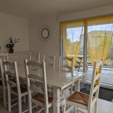 Apartment Bel Appartement, Jardin Et Terrasse , A 800 Metres Du Port De Pornic