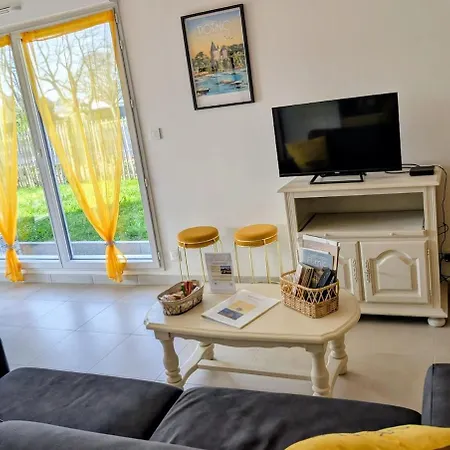 Bel Appartement, Jardin Et Terrasse , A 800 Metres Du Port De Apartmán