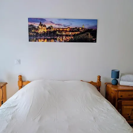 Bel Appartement, Jardin Et Terrasse , à 800 Mètres Du Port De *