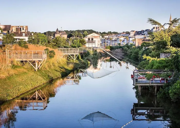 Lejlighed Bel Appartement, Jardin Et Terrasse , A 800 Metres Du Port De *