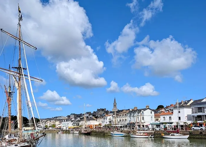 Bel Appartement, Jardin Et Terrasse , A 800 Metres Du Port De * Pornic
