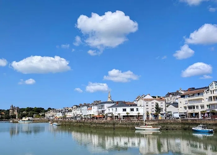 Bel Appartement, Jardin Et Terrasse , A 800 Metres Du Port De Pornic