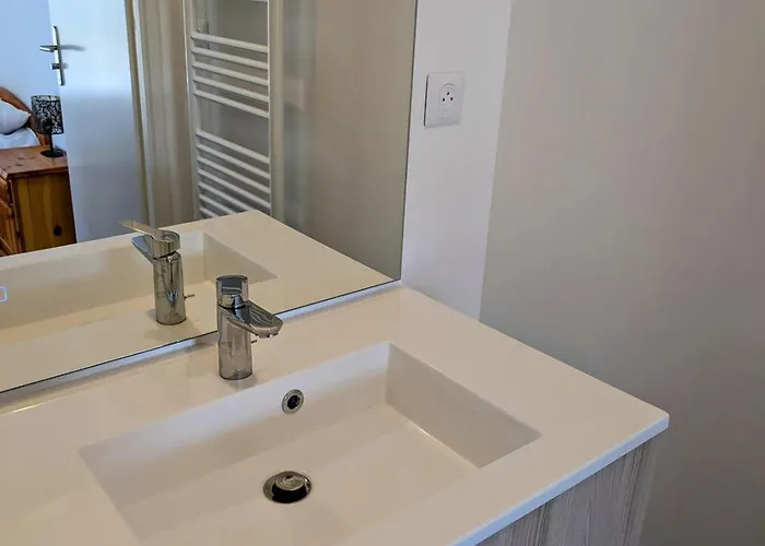 Bel Appartement, Jardin Et Terrasse , A 800 Metres Du Port De 아파트 *