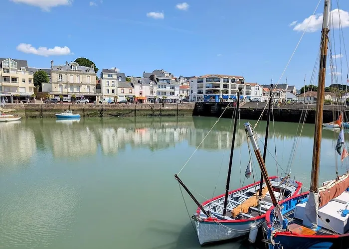Lejlighed Bel Appartement, Jardin Et Terrasse , A 800 Metres Du Port De