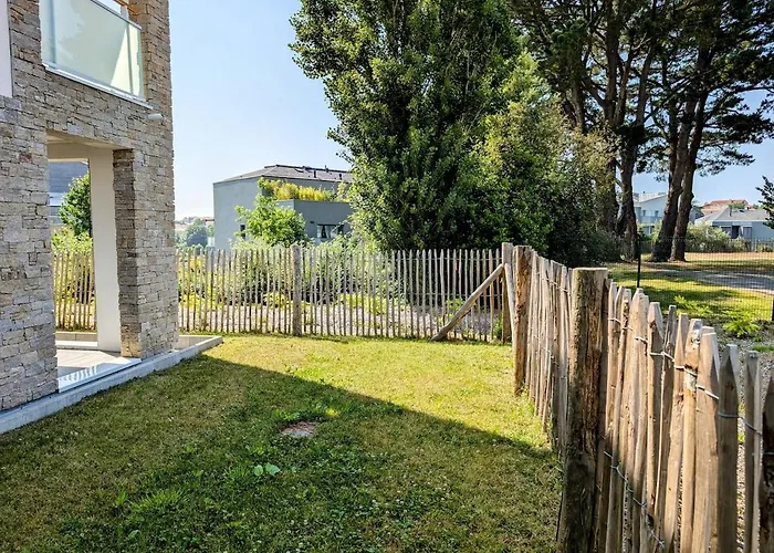 Bel Appartement, Jardin Et Terrasse , A 800 Metres Du Port De 아파트 *