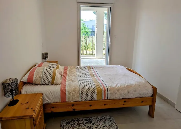 Lejlighed Bel Appartement, Jardin Et Terrasse , A 800 Metres Du Port De *