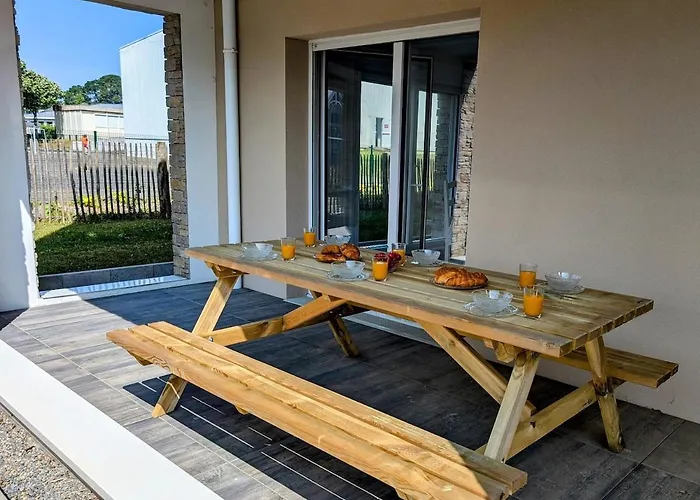 Bel Appartement, Jardin Et Terrasse , A 800 Metres Du Port De