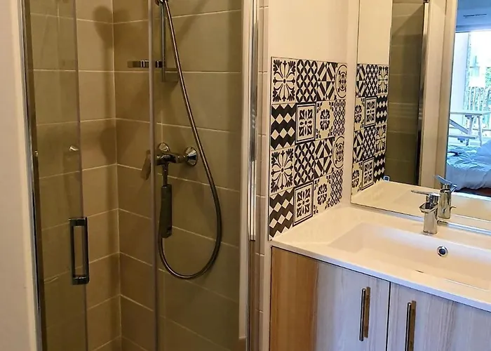 Bel Appartement, Jardin Et Terrasse , A 800 Metres Du Port De 아파트 *