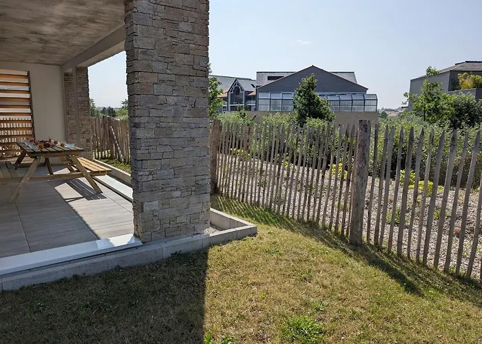 Bel Appartement, Jardin Et Terrasse , A 800 Metres Du Port De 아파트 포르닉