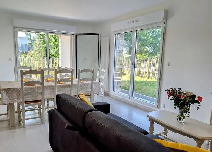 Bel Appartement, Jardin Et Terrasse , A 800 Metres Du Port De *