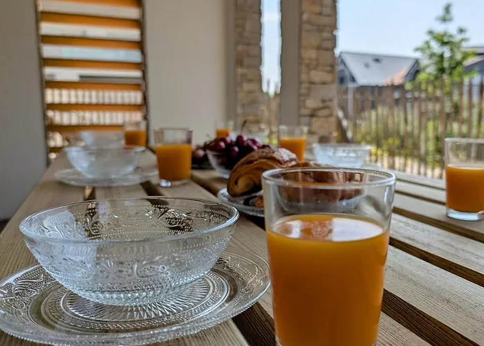 Bel Appartement, Jardin Et Terrasse , A 800 Metres Du Port De 아파트 포르닉