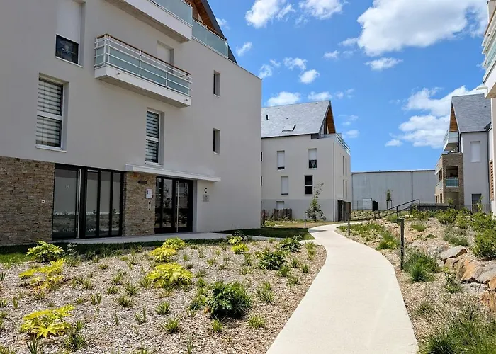 Bel Appartement, Jardin Et Terrasse , A 800 Metres Du Port De Pornic