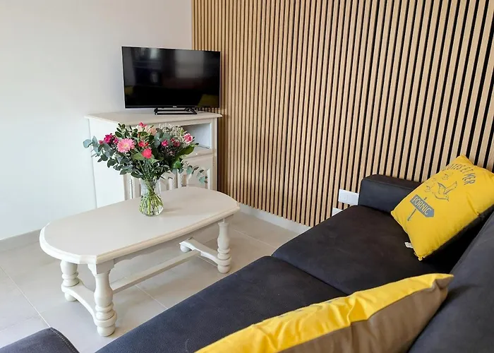 Bel Appartement, Jardin Et Terrasse , A 800 Metres Du Port De 아파트 *