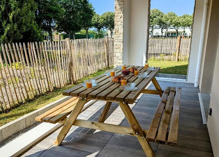 Bel Appartement, Jardin Et Terrasse , A 800 Metres Du Port De *
