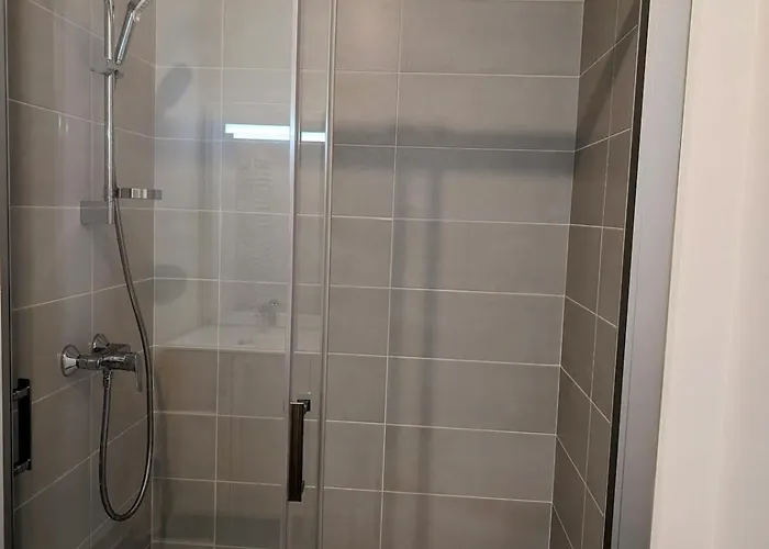 Bel Appartement, Jardin Et Terrasse , A 800 Metres Du Port De