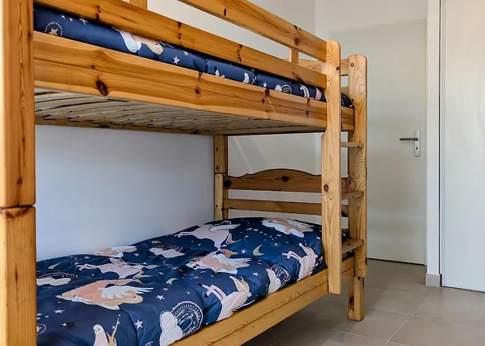 Bel Appartement, Jardin Et Terrasse , A 800 Metres Du Port De *